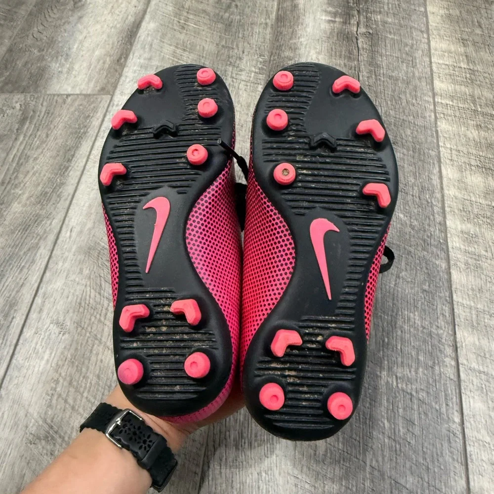 Nike Kids‎ Pink Soccer Cleats
